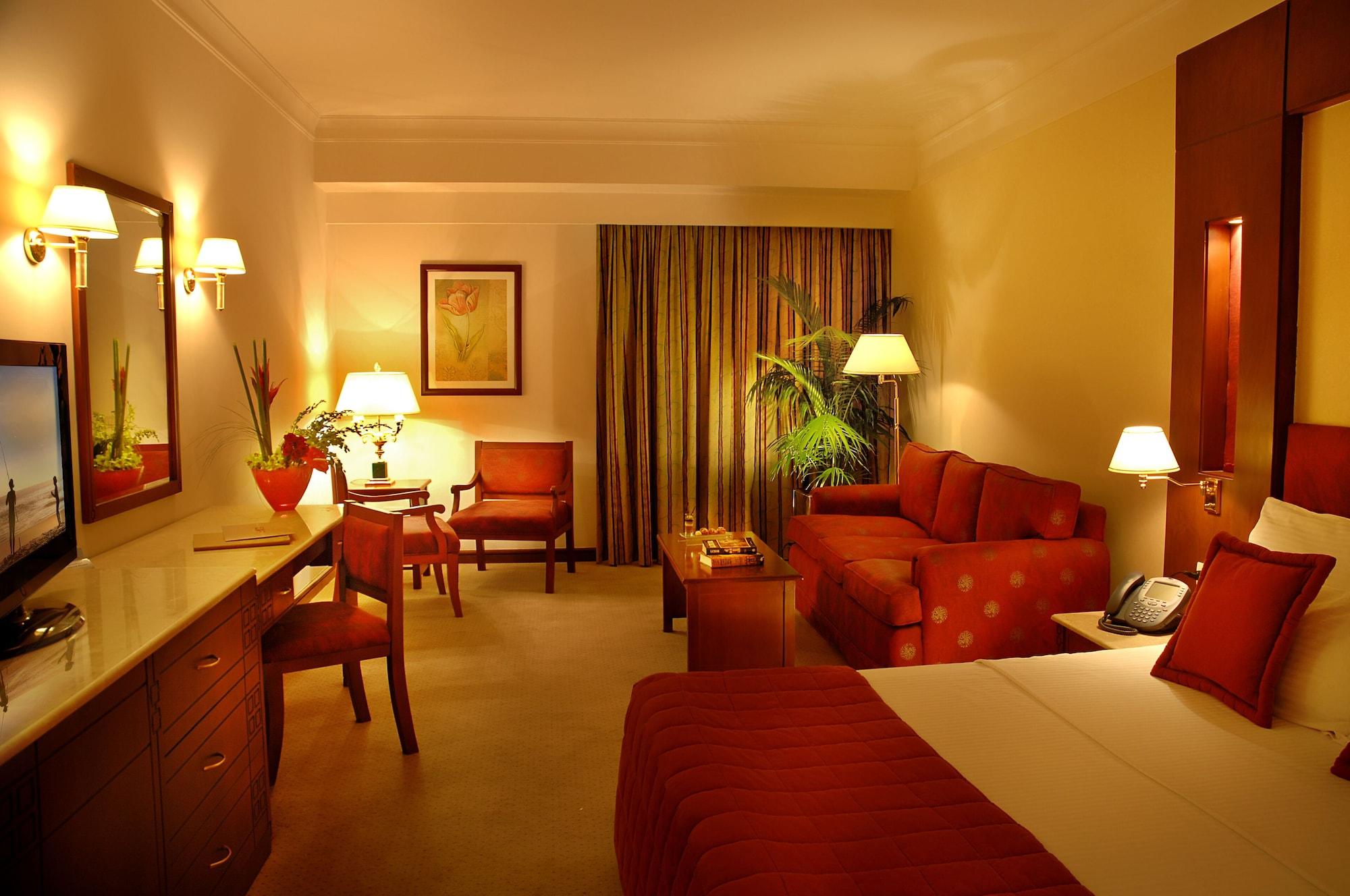 Safir Hotel Cairo Giza Bagian luar foto A suite at the Hilton Athens