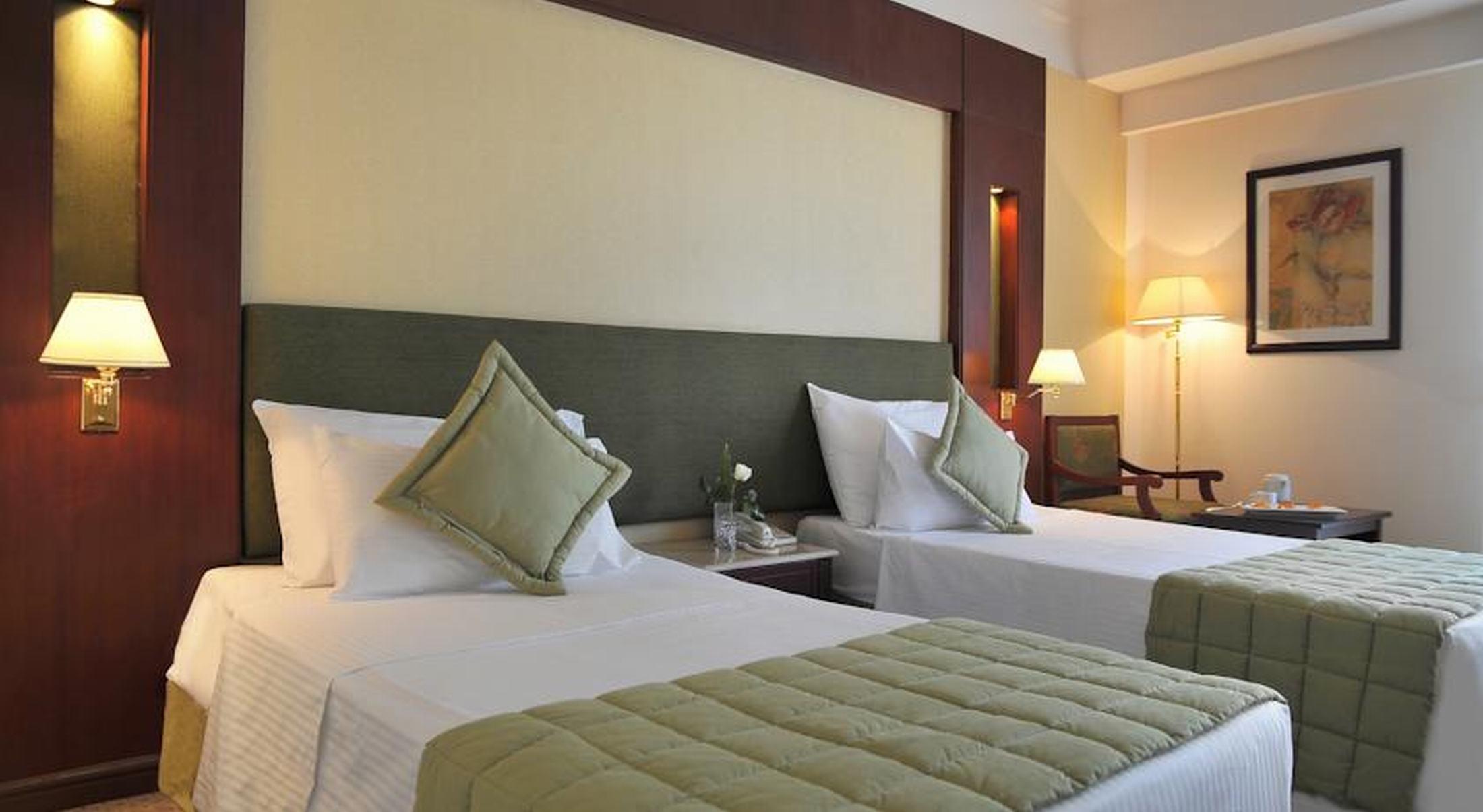 Safir Hotel Cairo Giza Ruang foto A room at the hotel