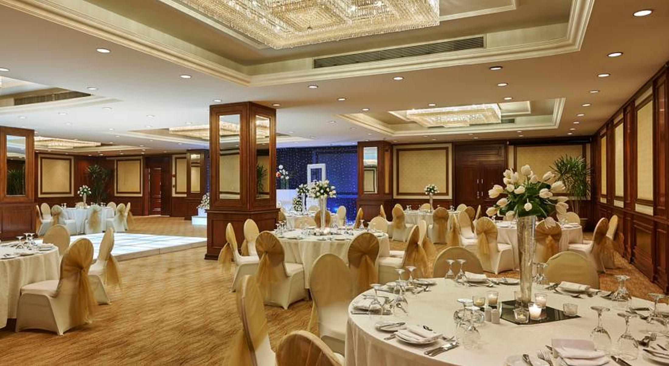 Safir Hotel Cairo Giza Bagian luar foto The ballroom