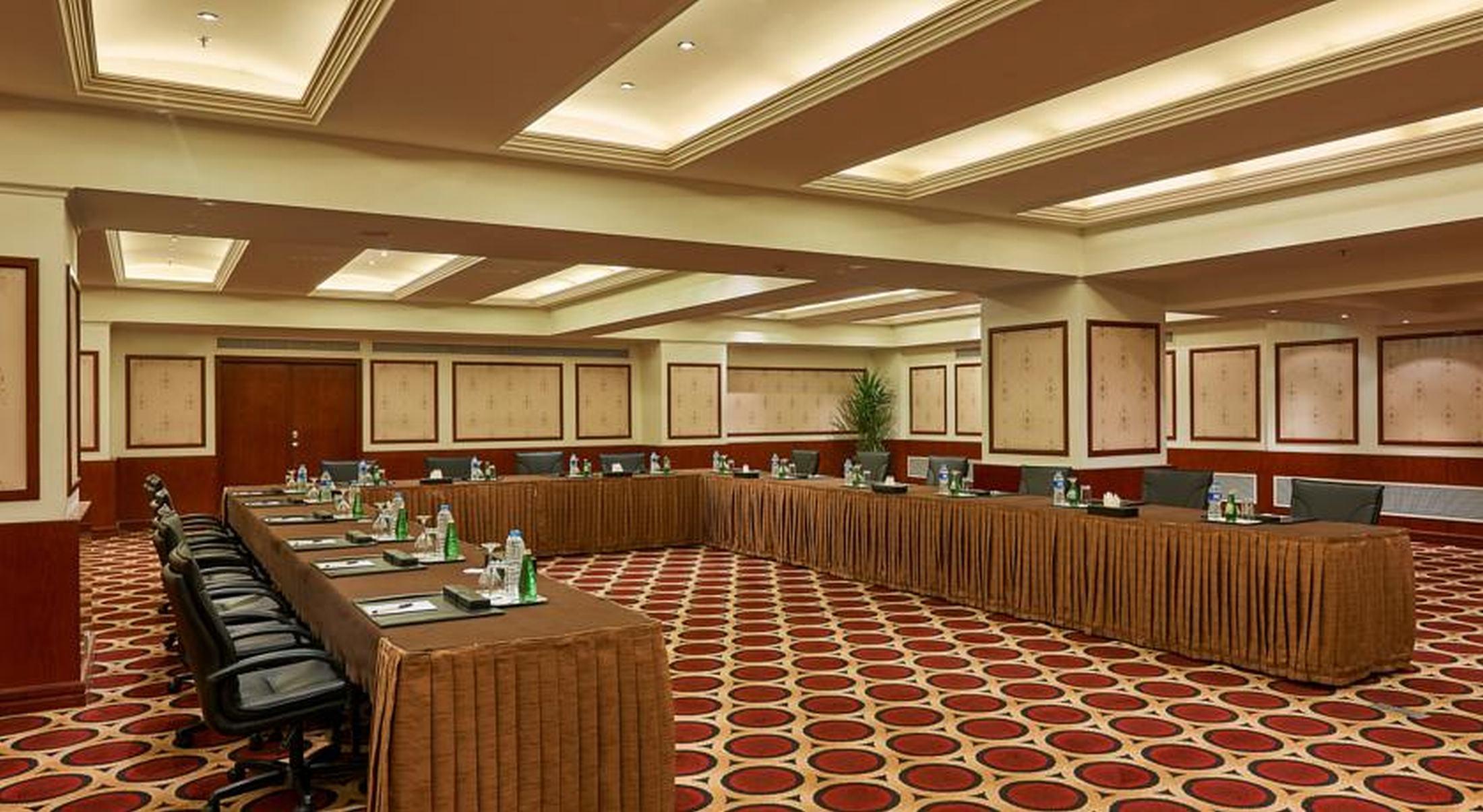 Safir Hotel Cairo Giza Bagian luar foto Meeting room
