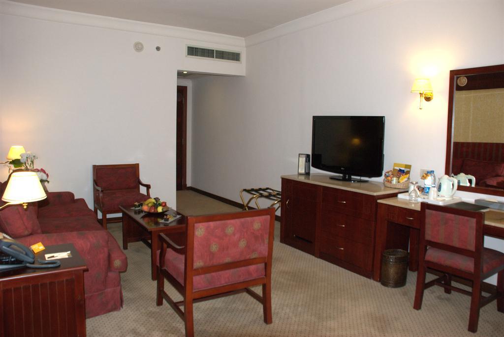 Safir Hotel Cairo Giza Ruang foto A room at the hotel