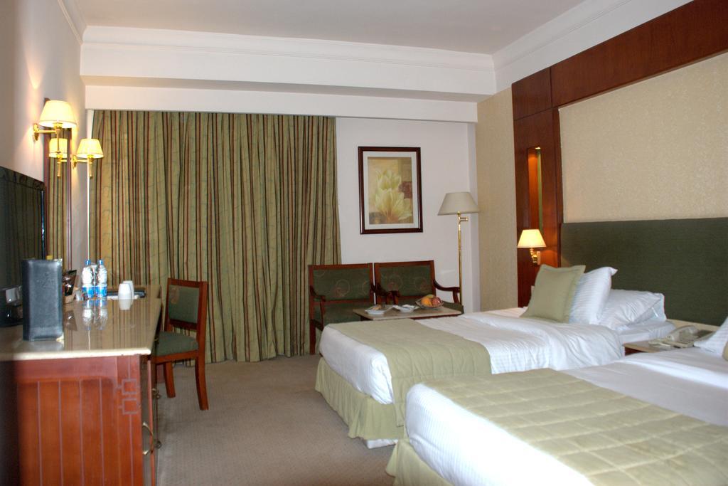 Safir Hotel Cairo Giza Bagian luar foto A room at the hotel