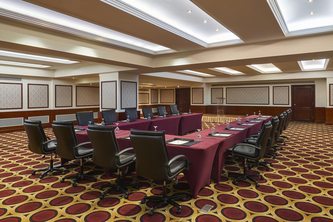 Safir Hotel Cairo Giza Bagian luar foto Meeting room